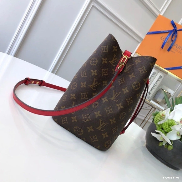 First bag ru VUITTON NÉONOÉ LOUIS 0809